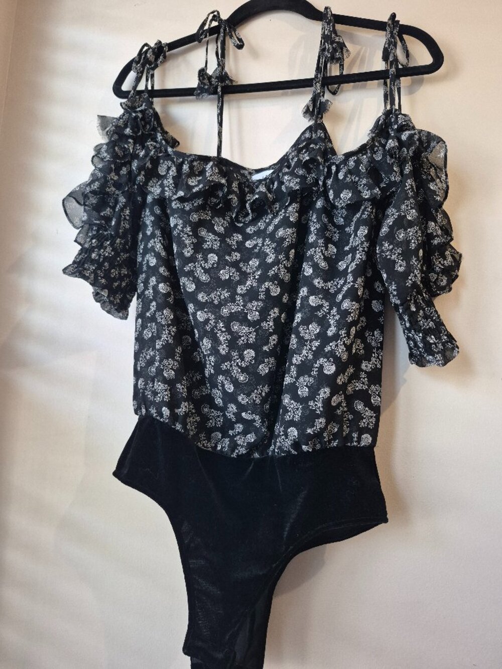 MISA Los Angeles Black Floral Ruffle Bodysuit Size Small